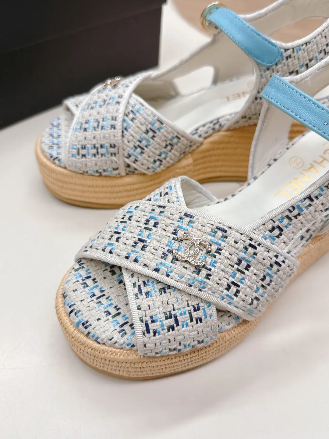 👟👟Ex-factory price 600👟👟 CHANEL Chanel 2025 new sandals and slippers series classic series every style is great rhombus platform sandals and slippers elegant and noble comfortable and versatile upper: sheepskin, woven cloth foot pads: sheepskin sole: rubber outsole size: 35-40